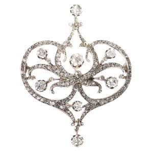 Legacy of Luxury: The Belle Époque Diamond Brooch as a Symbol of Grandeur